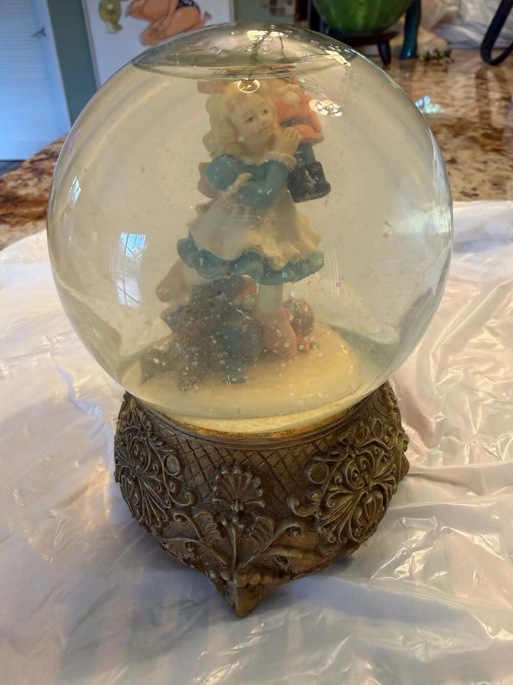 Smithsonian Institution The Nutcracker Musical Snow Globe Sankyo Music Box